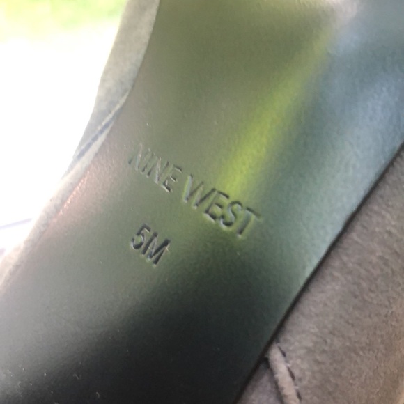 Size 5M Nine West grey suede knee high boots. - Picture 5 of 8